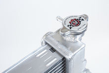 Load image into Gallery viewer, Photo - Close Up